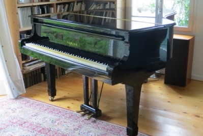 Piano à queue vernis polyester
